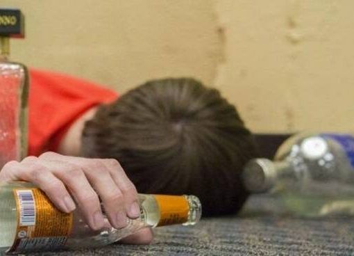 Pavia, coma etilico (di pomeriggio..): hanno 14 e 16 anni