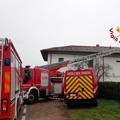 Rosate, incendio alla cascina Contina: nessun ferito