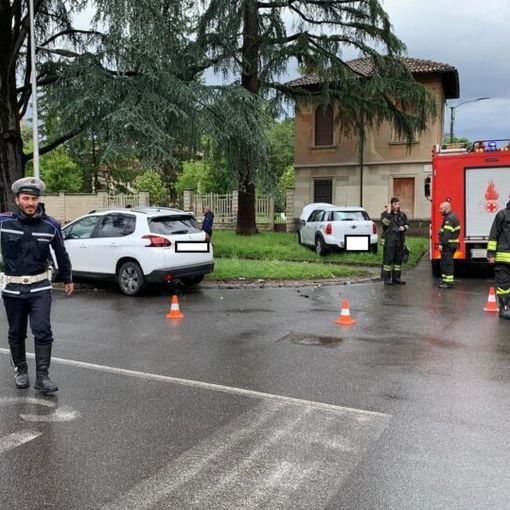 Corbetta, incidente in via Roma: nessun ferito, ma auto distrutte
