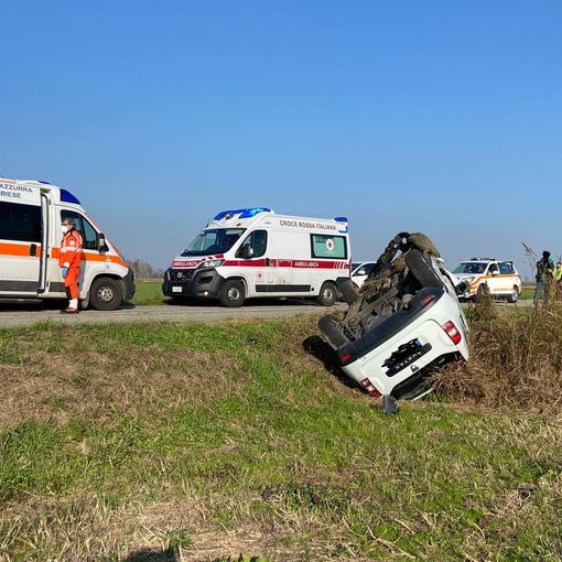 Valle: si ribaltano con l'auto sulla provinciale 5, ferite una donna 49enne e bambina di 9 anni