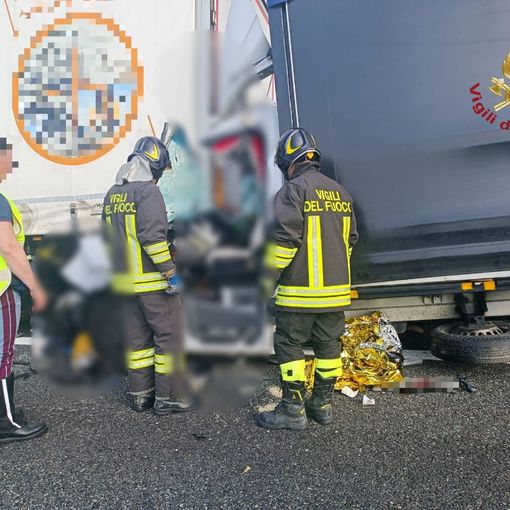 Scontro tra camion sull'autostrada A21, conducente soccorso con l'elicottero al San Matteo