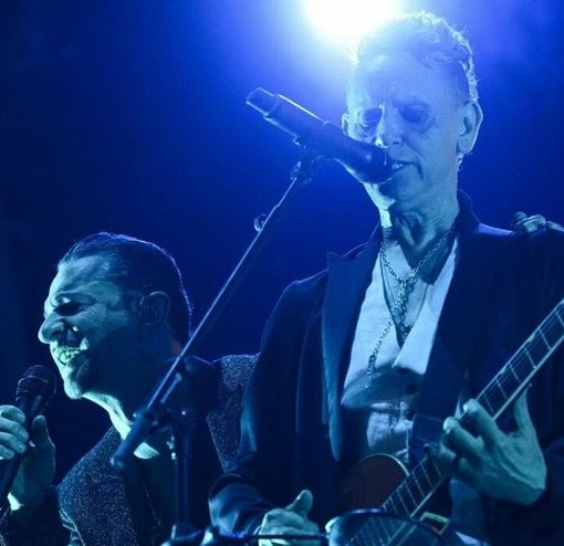 Sanremo 2023, i Depeche Mode super ospiti della serata finale del Festival: l'annuncio di Amadeus al Tg 1