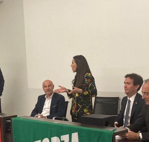 Licia Ronzulli e alla sua sinistra Alessandro Cattaneo