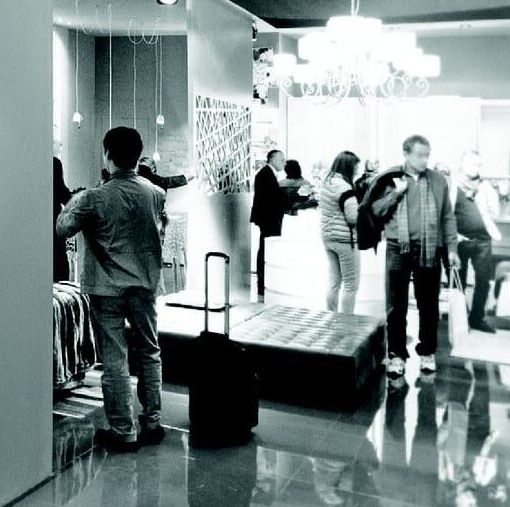 Salone Mobile, si parte: 2100 espositori da 37 Paesi, eventi culturali e prezzi delle case alle stelle