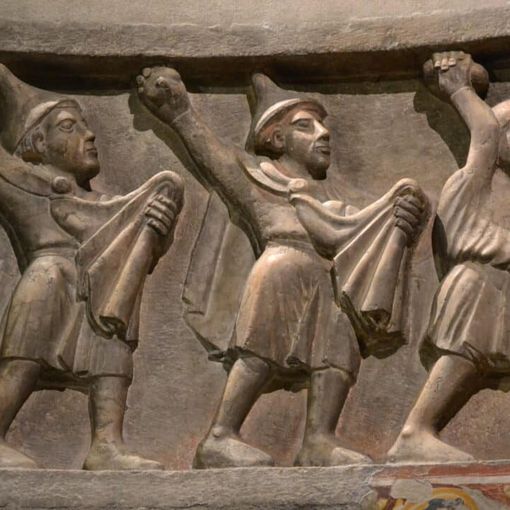 Inveruno, la moderna lapidazione di un sacerdote e la prurigine morbosa che va ben oltre il diritto di cronaca