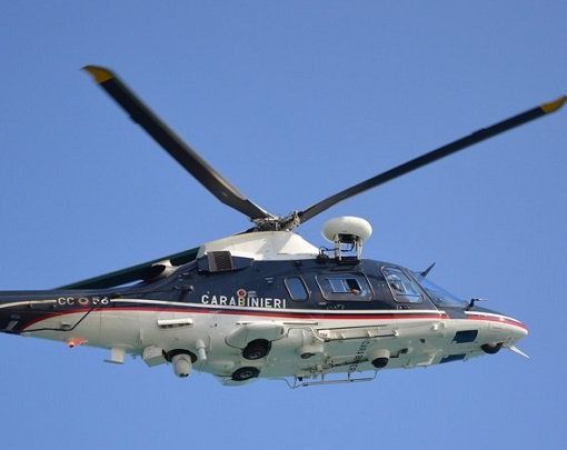 Elicottero dei Carabinieri sorvola la Lomellina per un'attività di addestramento