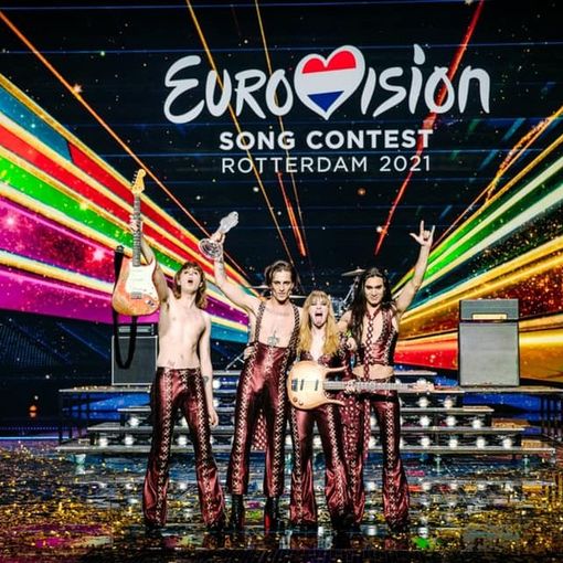 Eurovision 2022, Alessandro Cattelan e Laura Pausini alla conduzione?