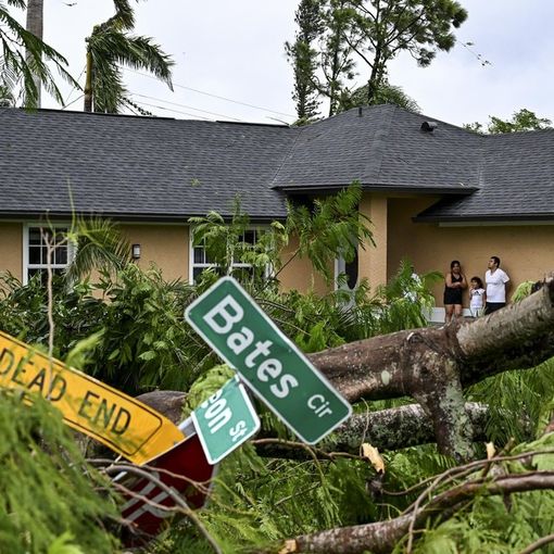 Uragano Milton, devastazione e vittime in Florida. Oltre 2.2 milioni senza luce