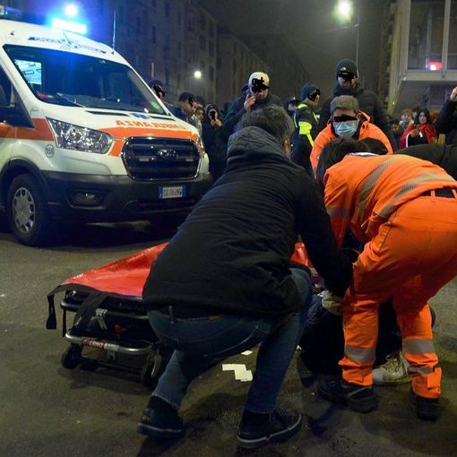 Milano, festa per il Marocco: altri tre feriti lievi, l’accoltellato stava sedando una rissa