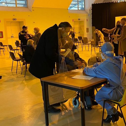 Abbiategrasso, vaccinazioni, signora di Pontevecchio elogia l’organizzazione: “Professionalità impeccabile!”