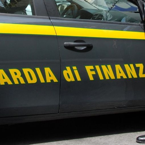 Gdf Novara: contraffazione, sequestrati 200 metri di tessuto riportante un marchio di moda