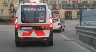 Pavia: appalti truccati e caporalato nel settore dei trasporti sanitari, indagate 13 persone