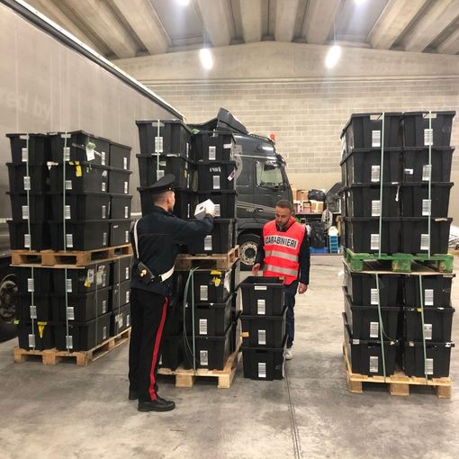 Bereguardo: tentano di rubare merce per oltre 200mila euro da un tir Amazon, in manette 3 persone e 2 denunciate