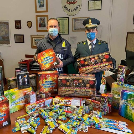 Como, maxi sequestro di fuochi d’artificio da parte della Gdf