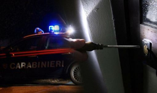 Sannazzaro: terza spaccata dei ladri alla farmacia Centrale