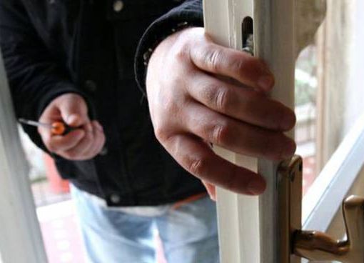 Busto, trova un ladro in casa e scopre che è un suo conoscente