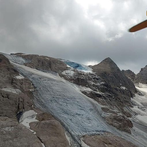 VIDEO. «Dalla Marmolada si sono staccati due campi di calcio colmi di ghiaccio a 300 chilometri all'ora»