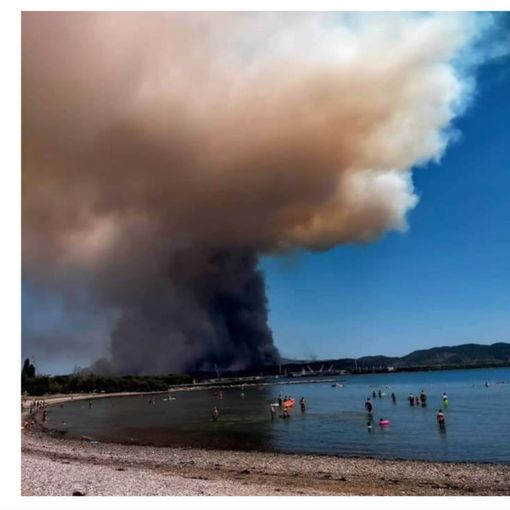 Il fumo su Gorizia, foto postata dal sindaco Ziberna