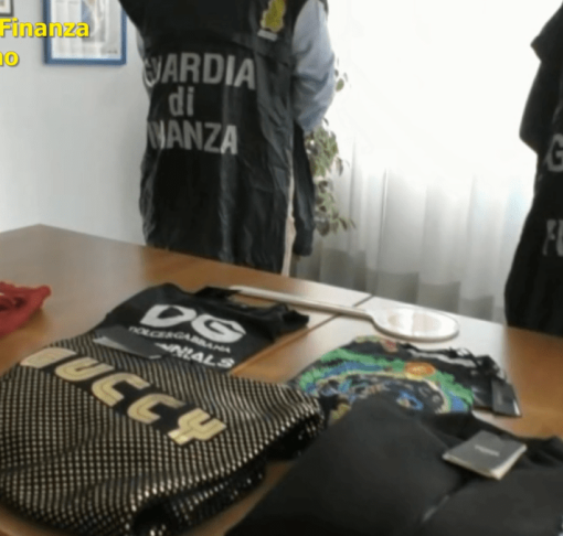 Milano/Busto Arsizio: la Gdf sequestra 250mila euro di abbigliamento ‘tarocco’