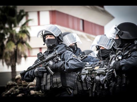 Medico barricato a Rho: dopo i colpi di pistola, adesso sono arrivati i GIS