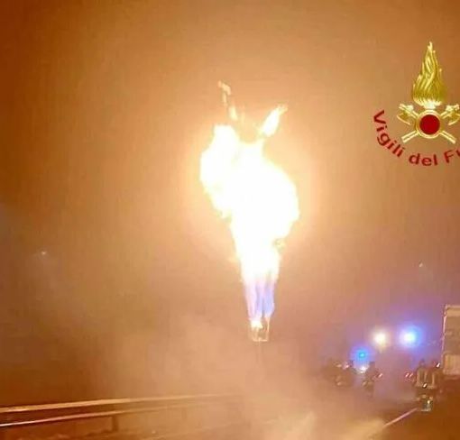 Novara-Vercelli, scontro tra due mezzi pesanti: uno trasportava Gpl