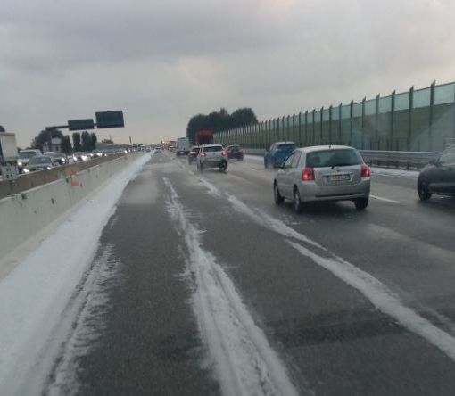 Maxi grandinata a Tradate, nel Comasco e sull'autostrada A9. Danni a Lomazzo