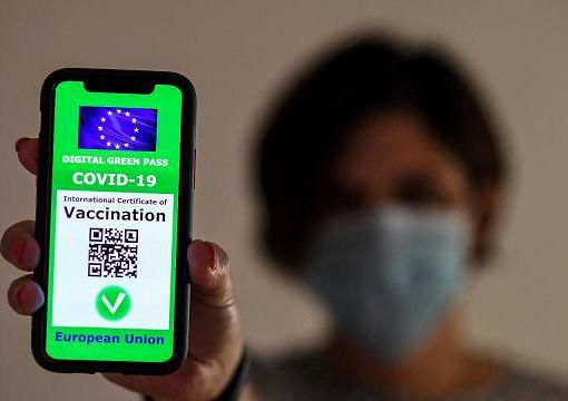 Green Pass, la ricercatrice Gismondo: “Non esiste ragione scientifica per mantenerlo”