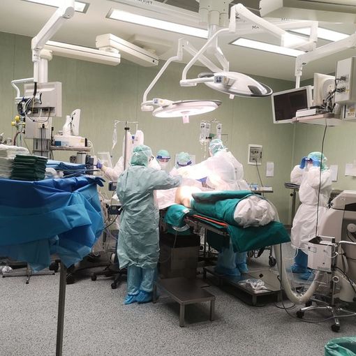 Eccezionale intervento salva la vita a una donna: alle Molinette asportato tumore ovarico di 70 chili
