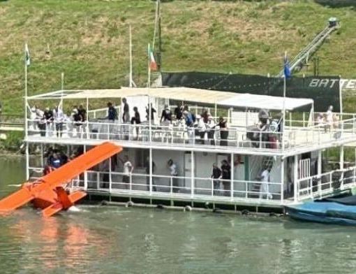 Pavia: idrovolante si ribalta sul Ticino, una donna ferita