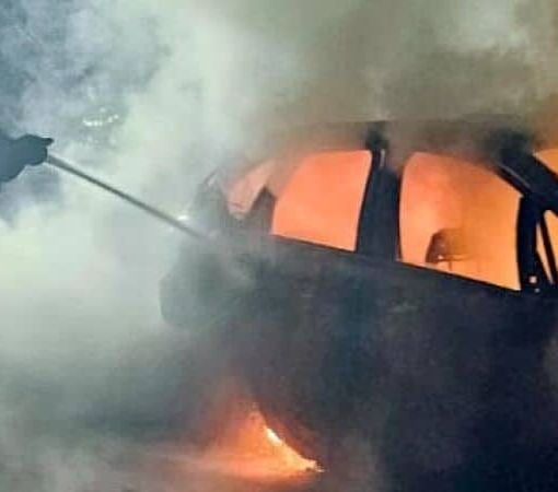 Abbiategrasso: incendiano l’auto della ex, assolti perché il fatto non sussiste