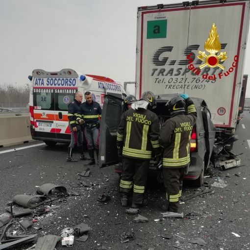 Tragedia sull’autostrada A4 in zona Pero: scontro con un camion, autista di un doblò perde la vita