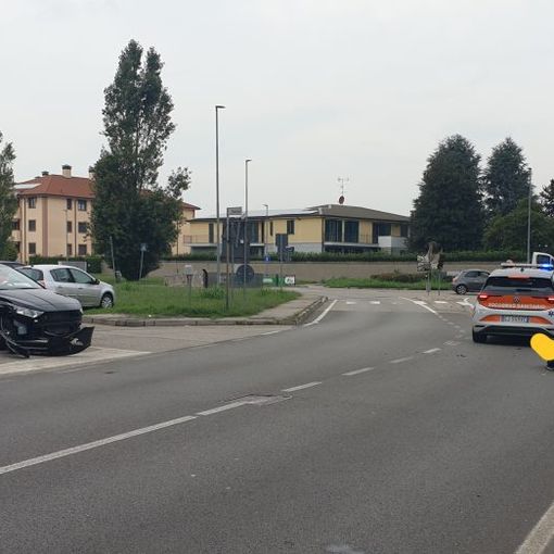 Scontro auto scooter in via Padre Ceriani a Corbetta: un ferito