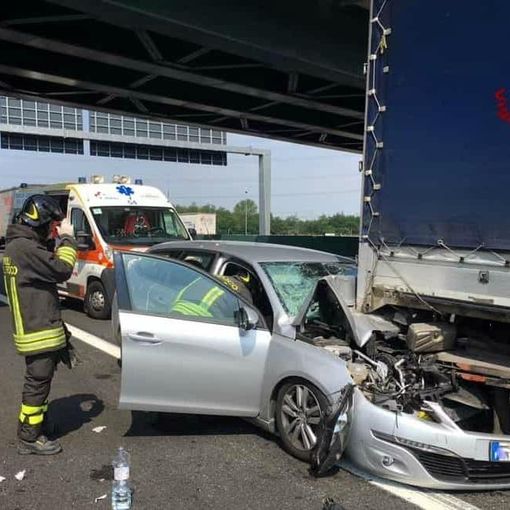 Incidente nella notte lungo la Milano-Brescia: tre feriti