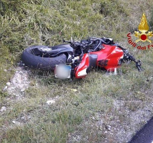 Travolge un cervo e cade dalla moto, muore nel Sud Sardegna un centauro milanese