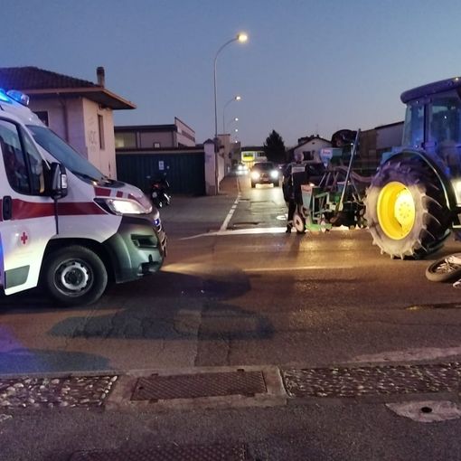 San Martino Siccomario: scontro tra moto e trattore in via Roma, ferito un 18enne