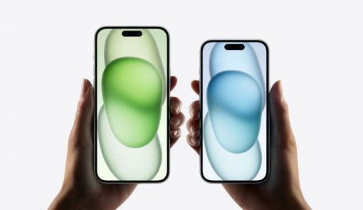 Milano: in coda dalle 7 in piazza Liberty per il nuovo iPhone15