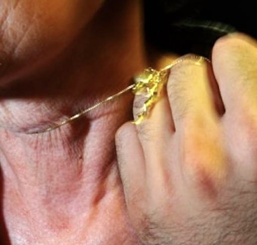 Pavia: ambulante denunciato, 84enne derubata da giovane sotto casa