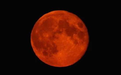 Eclissi lunare nella notte tra sabato e domenica: in Italia sarà visibile dalle 4.28 fino all'inizio della fase totale