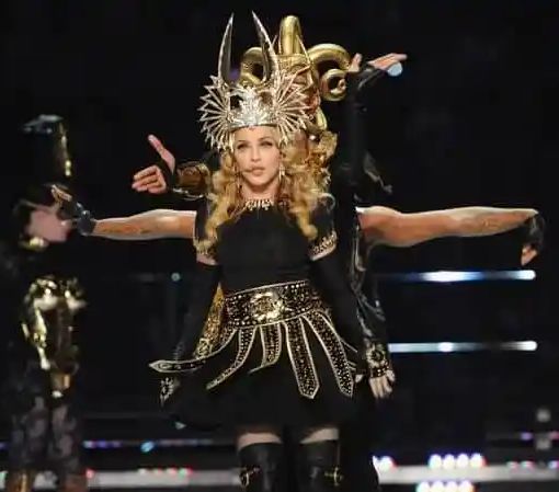 Madonna come una tempesta (musicale) sul Forum di Assago: in 11mila a renderle omaggio