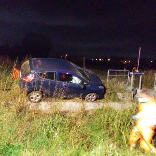Magenta: auto finisce nel campo, ferito un ragazzo di 20 anni
