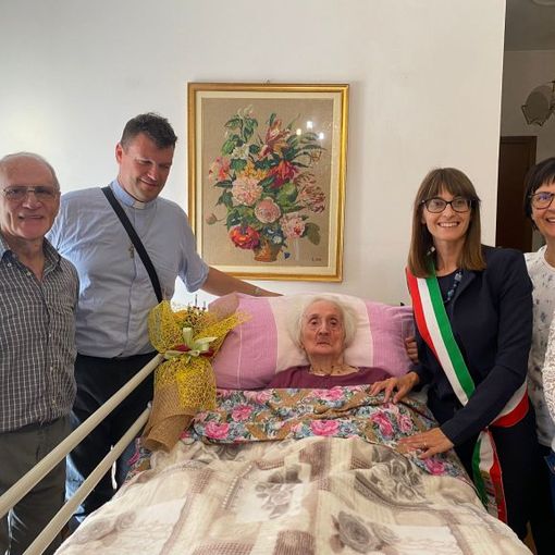 Boffalora sopra Ticino: grande festa per Mariuccia De Angeli che compie 100 anni, la visita del Sindaco Doniselli