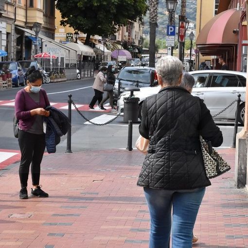 Mascherine, il Cts dà il via libera per toglierle all'aperto, l'ipotesi è dal 28 giugno