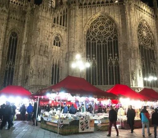 Milano, inaugurati i mercatini di piazza Duomo