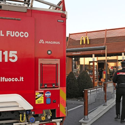 Spray al peperoncino dentro un McDonald a Cinisello: ventidue evacuati