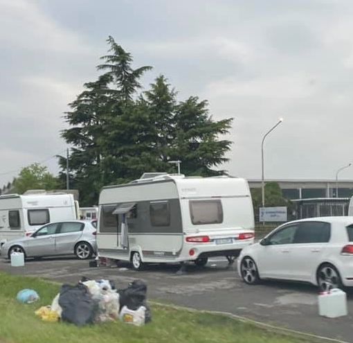Albairate: carovane di nomadi tra la Faustina e la stazione, interviene la Polizia locale