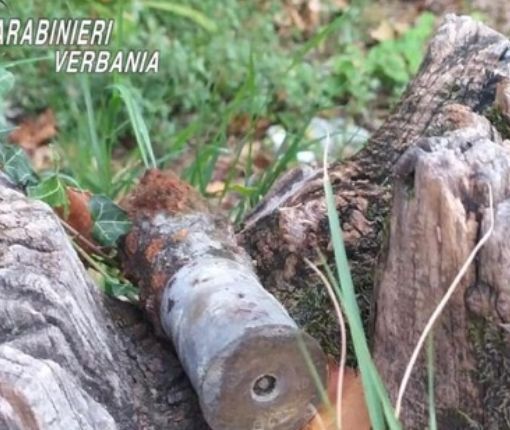 Turista trova un proiettile di cannone nel lago Maggiore
