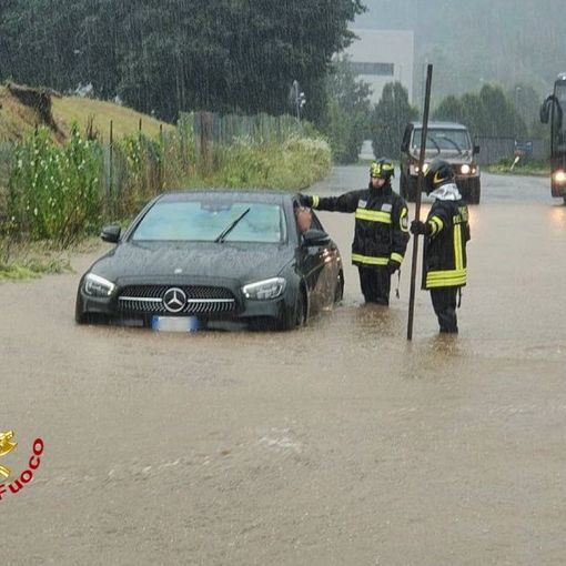 Maltempo, la provincia di Varese è la più colpita in Lombardia : oltre cento interventi dei vigili del fuoco