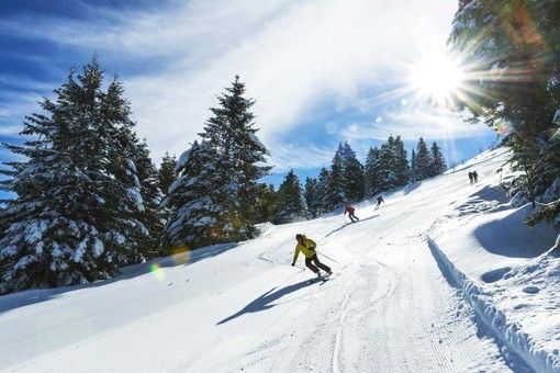 Vacanze sulla neve, dal primo gennaio 2022 arriva l’assicurazione obbligatoria