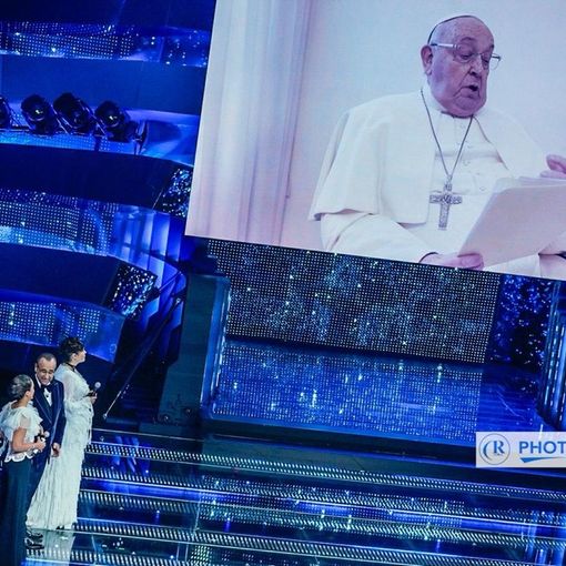 Papa Francesco, il messaggio del Santo Padre per la prima volta al Festival: “La musica strumento di pace”