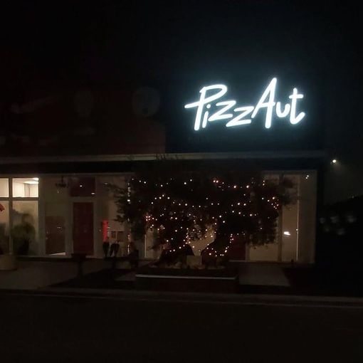 PizzAut, la fiducia è stata ricompensata: «Si sono presentati i clienti che non avevano pagato. E hanno lasciato pure i cioccolatini per i ragazzi»